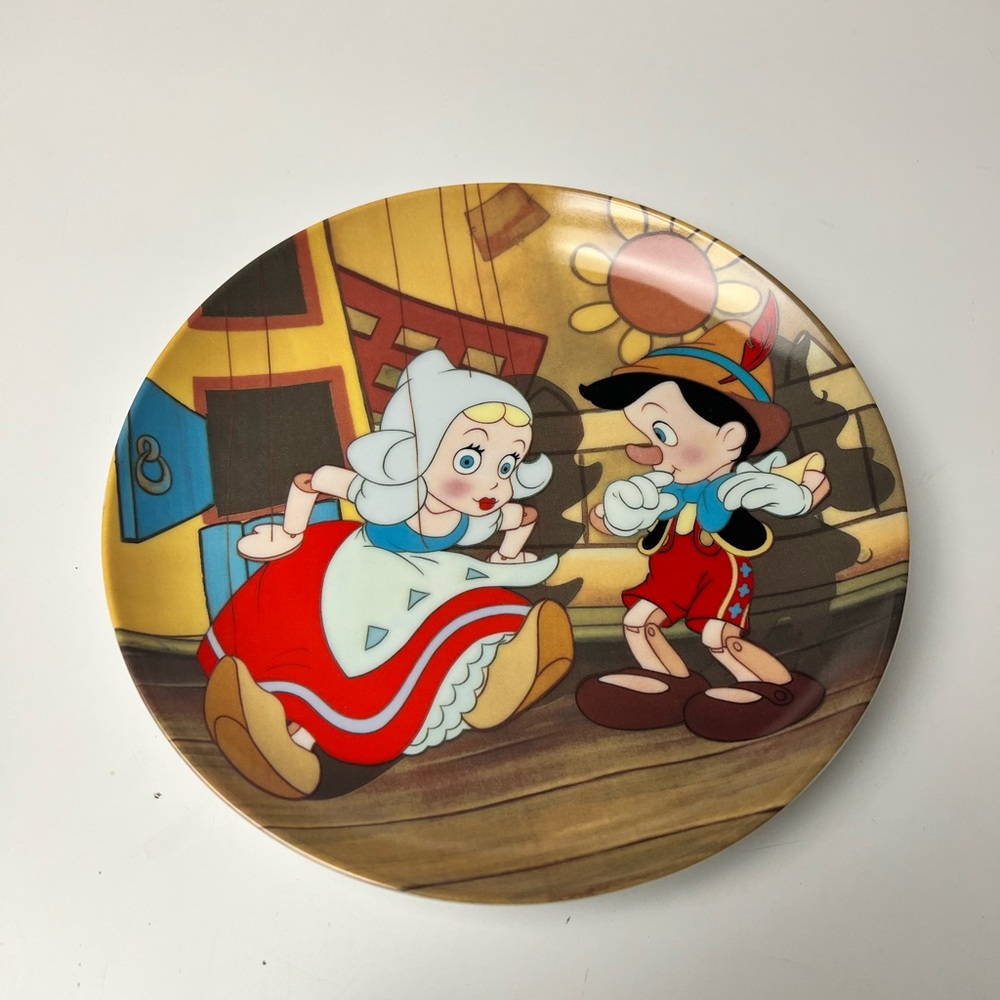 4 of 6 PINOCCHIO COLLECTABLE PLATE